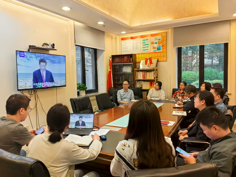 党支部组织全体党员干部观看警示教育片《留得清气满乾坤》